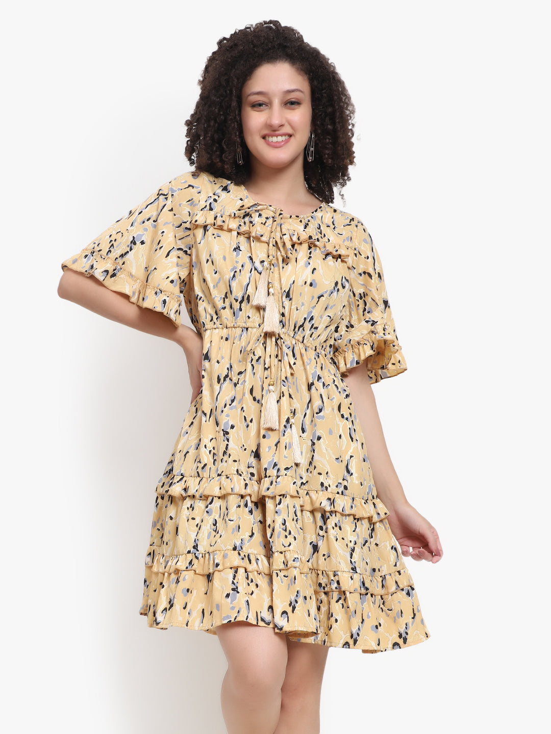 Robe courte à volants en soie Kasturi de Luxe Allure