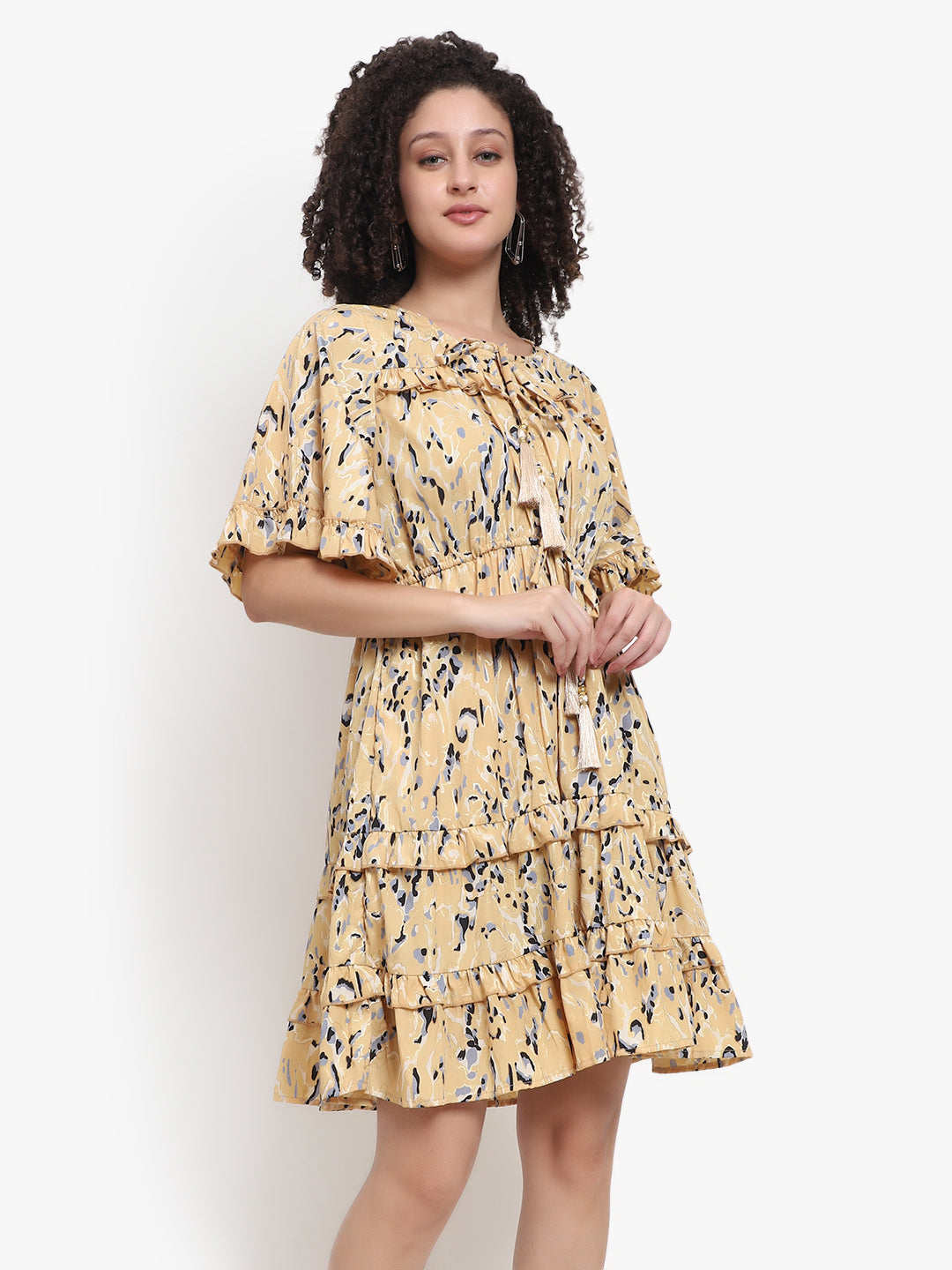 Robe courte à volants en soie Kasturi de Luxe Allure