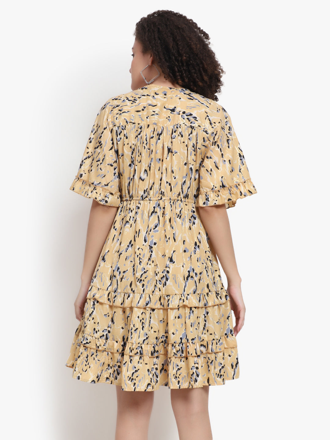 Robe courte à volants en soie Kasturi de Luxe Allure